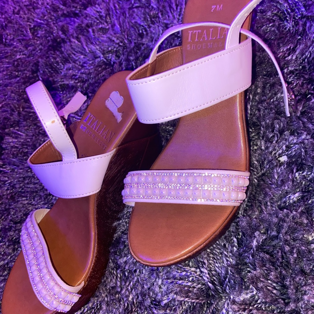 White Wedges